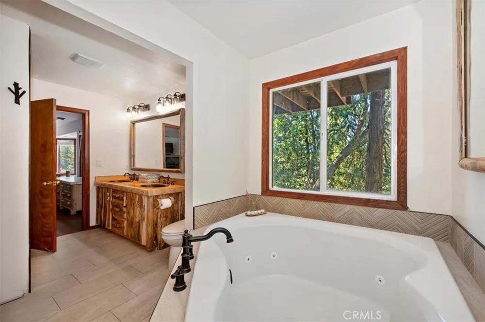 920 Arbula Crestline, CA 92325