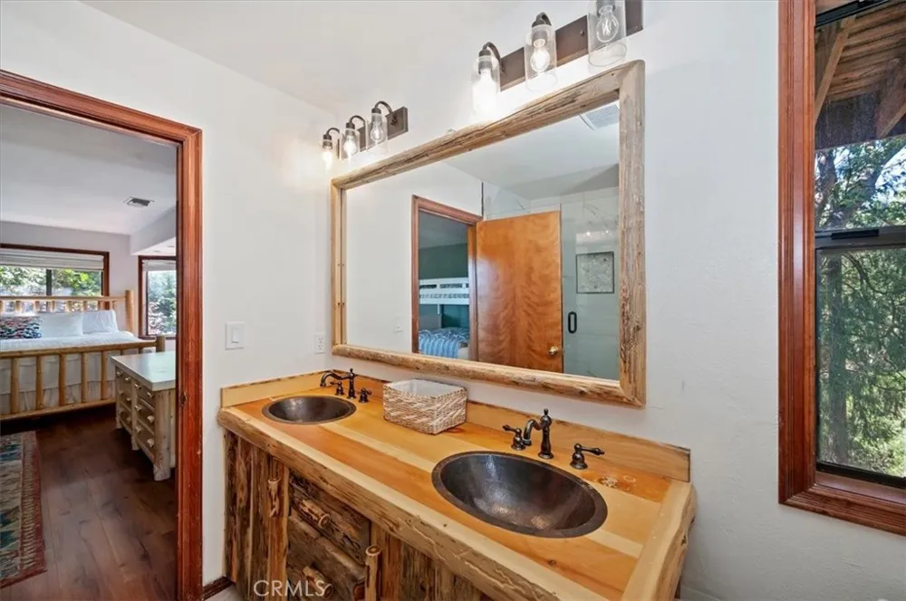 920 Arbula Crestline, CA 92325