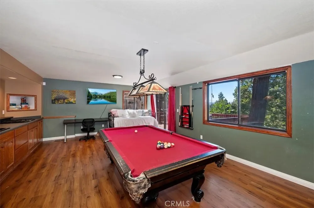 920 Arbula Crestline, CA 92325
