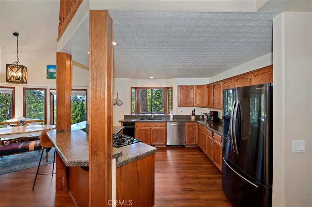 920 Arbula Crestline, CA 92325