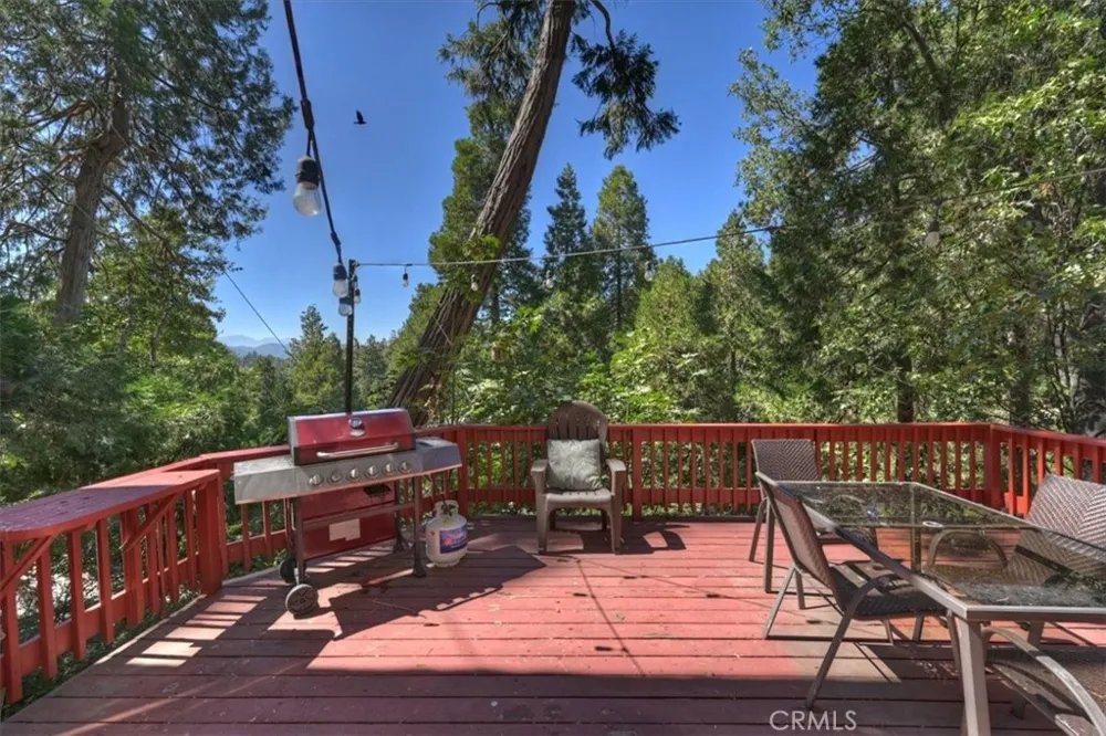 920 Arbula Crestline, CA 92325