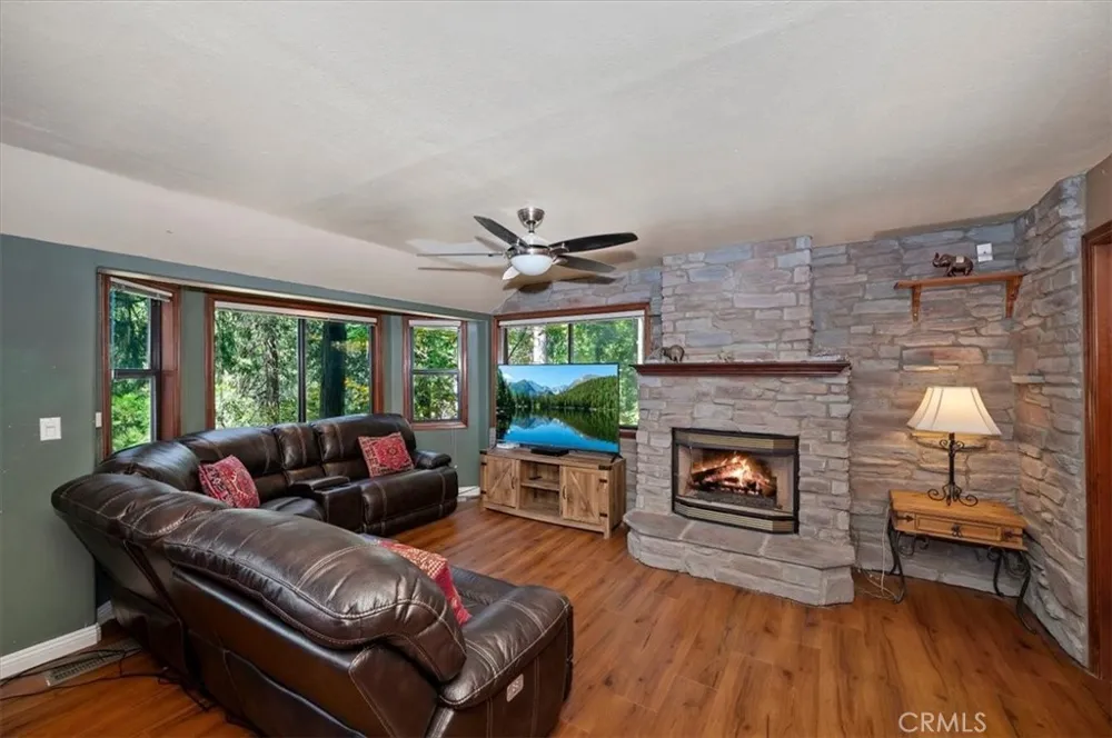 920 Arbula Crestline, CA 92325