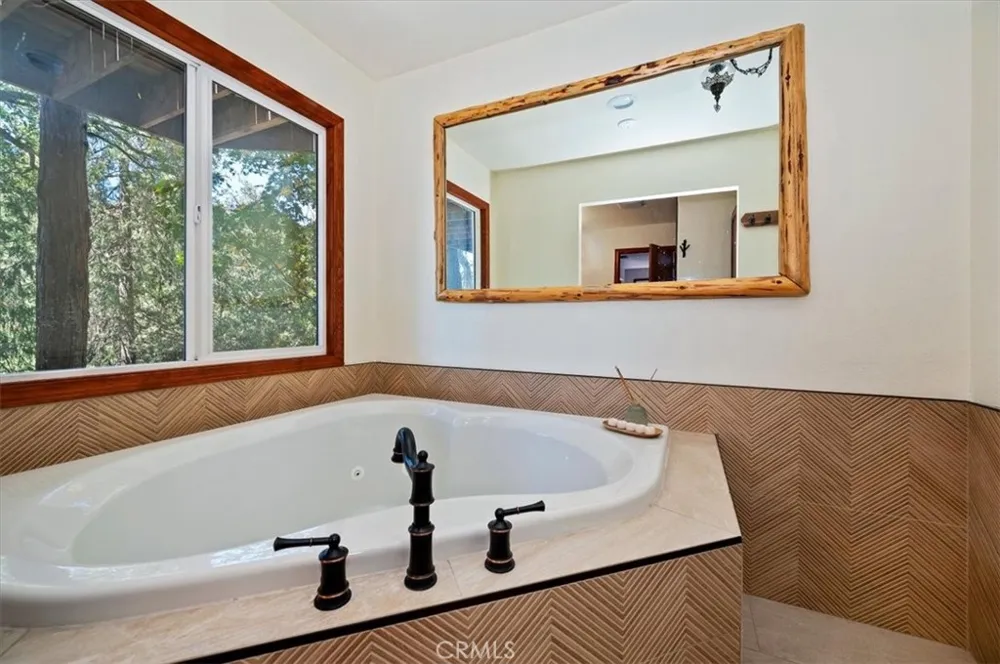 920 Arbula Crestline, CA 92325