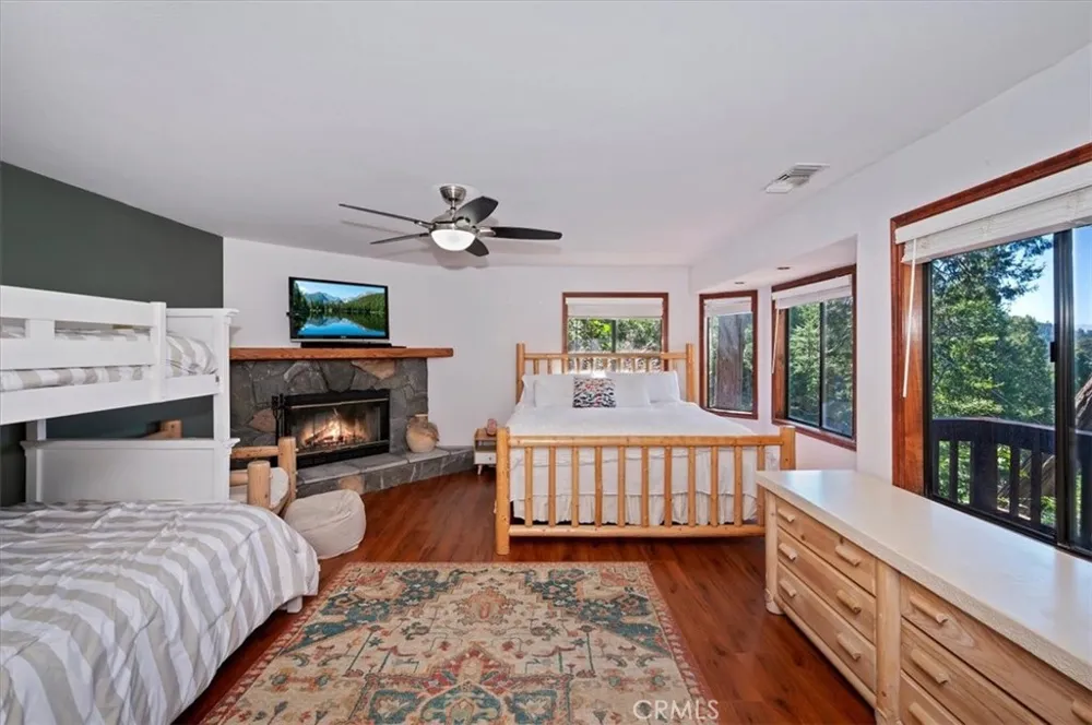 920 Arbula Crestline, CA 92325