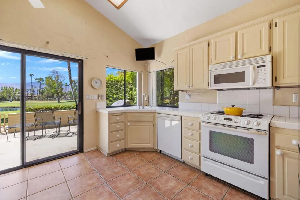 171 Bouquet Canyon Drive Palm Desert, CA 92211