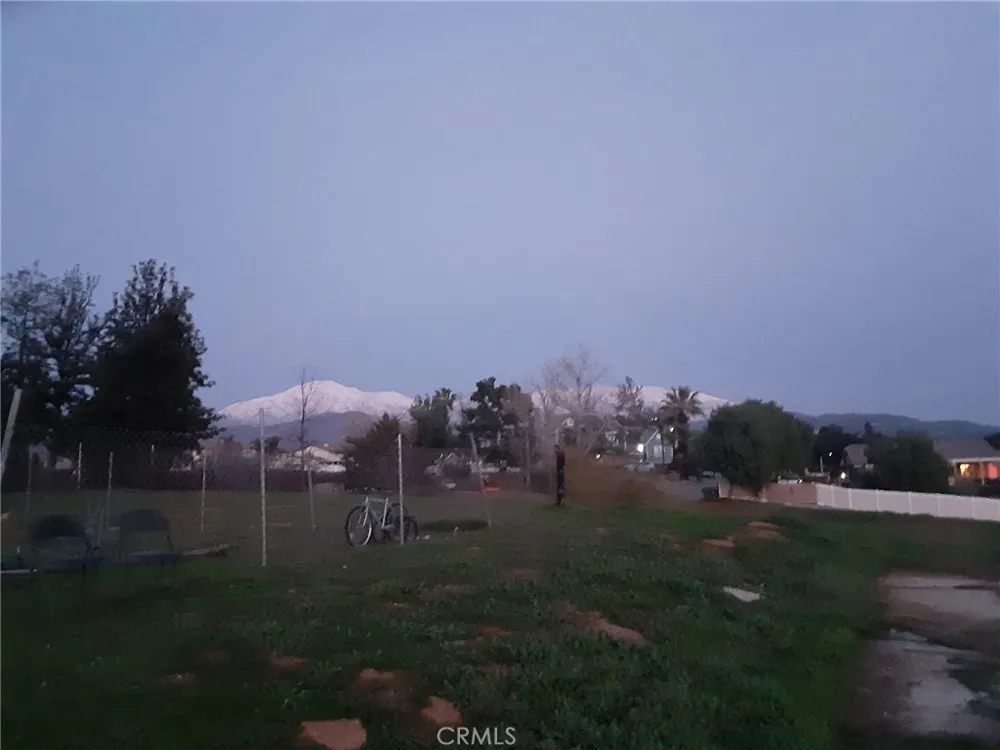 12431 8th Yucaipa, CA 92399