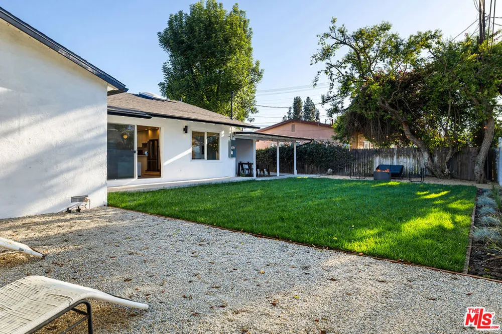 23649 Emelita Street Woodland Hills, CA 91367