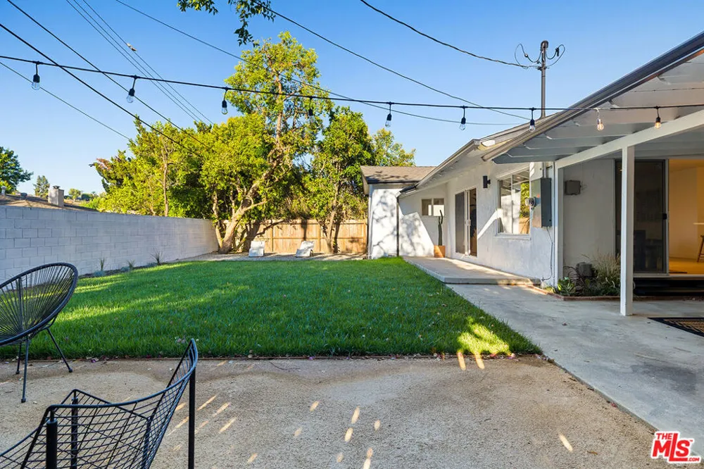 23649 Emelita Street Woodland Hills, CA 91367