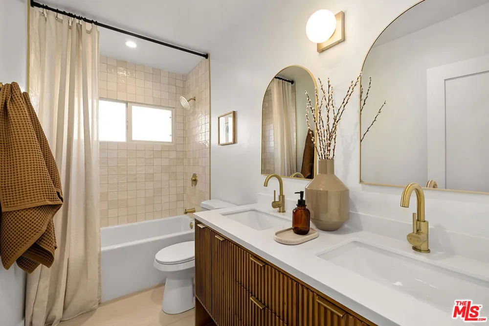 23649 Emelita Street Woodland Hills, CA 91367