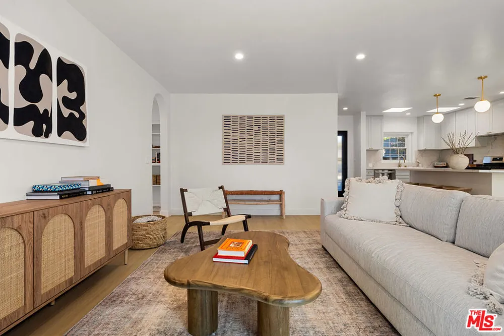 23649 Emelita Street Woodland Hills, CA 91367