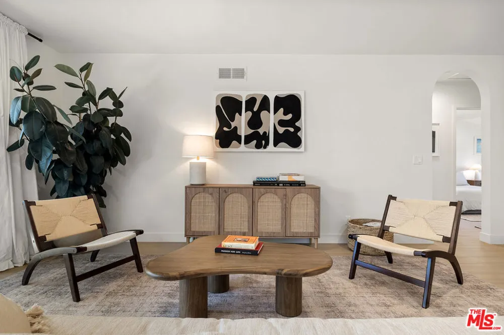 23649 Emelita Street Woodland Hills, CA 91367