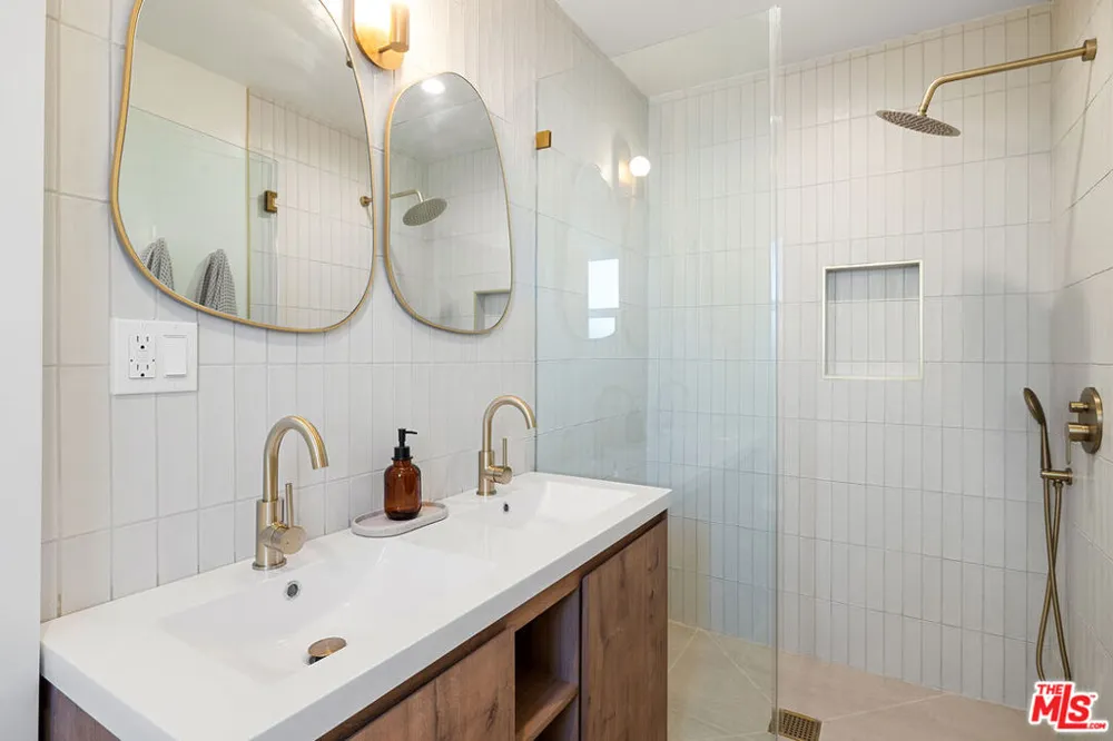 23649 Emelita Street Woodland Hills, CA 91367