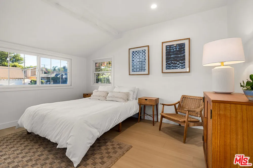 23649 Emelita Street Woodland Hills, CA 91367