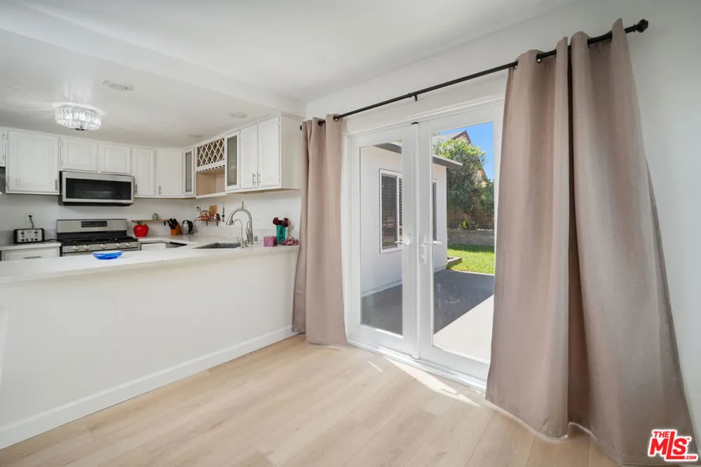 25347 Via Oriol Santa Clarita, CA 91355