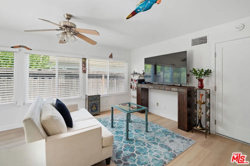 25347 Via Oriol Santa Clarita, CA 91355