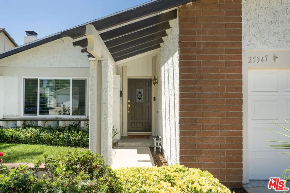 25347 Via Oriol Santa Clarita, CA 91355