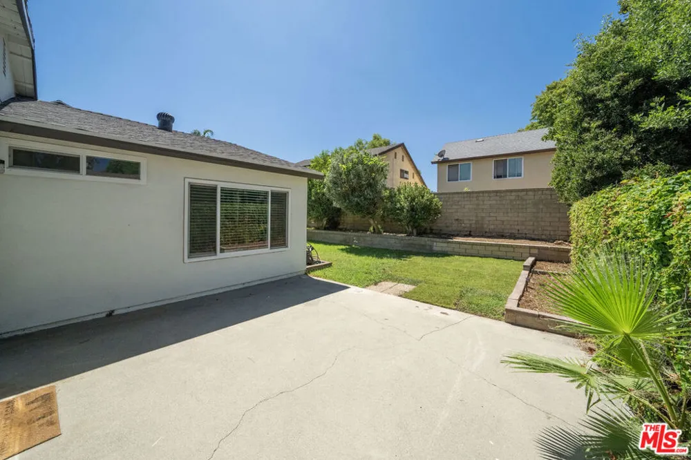 25347 Via Oriol Santa Clarita, CA 91355