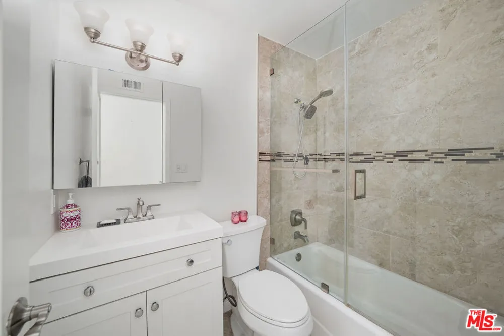 25347 Via Oriol Santa Clarita, CA 91355