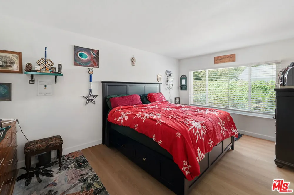 25347 Via Oriol Santa Clarita, CA 91355