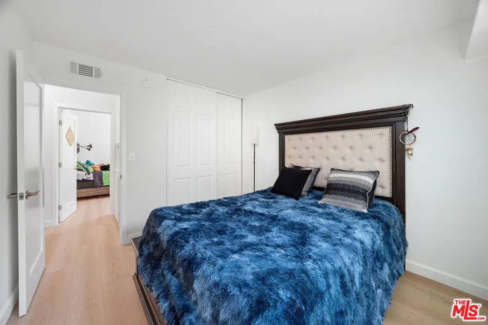 25347 Via Oriol Santa Clarita, CA 91355