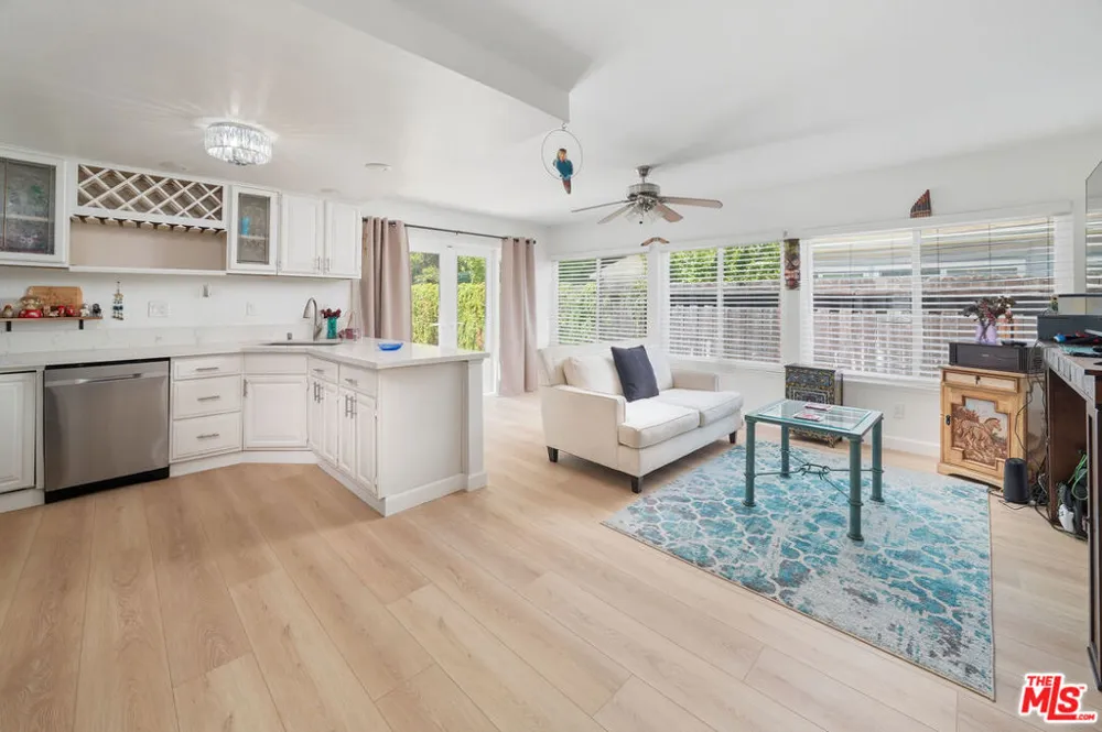 25347 Via Oriol Santa Clarita, CA 91355