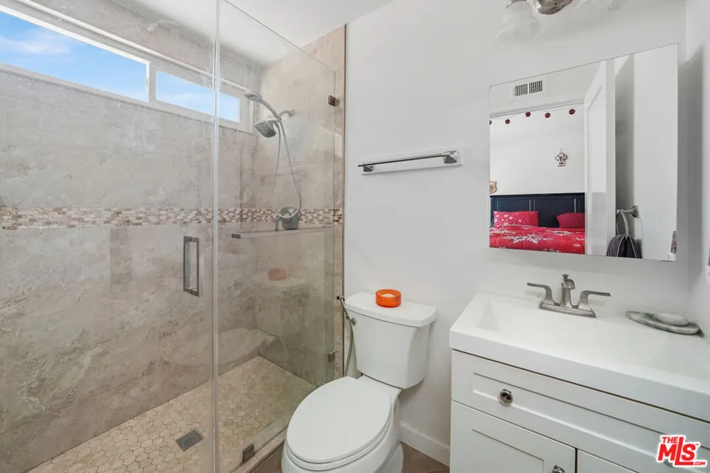 25347 Via Oriol Santa Clarita, CA 91355