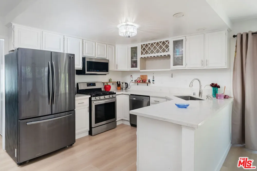 25347 Via Oriol Santa Clarita, CA 91355