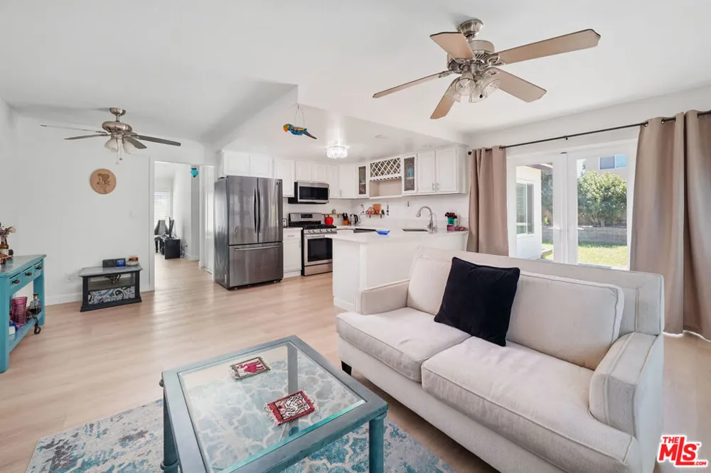 25347 Via Oriol Santa Clarita, CA 91355