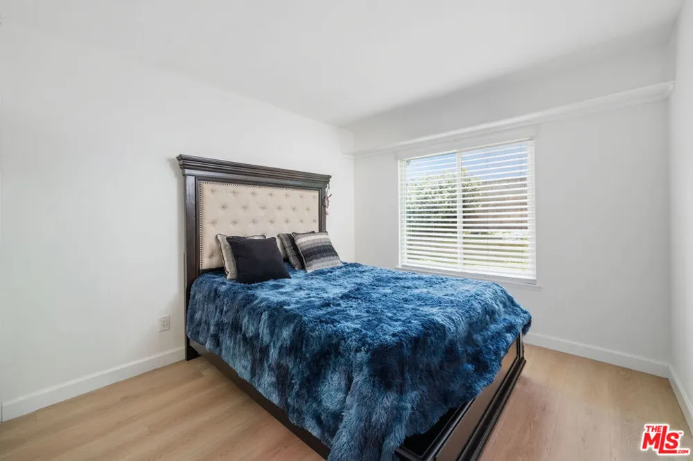 25347 Via Oriol Santa Clarita, CA 91355