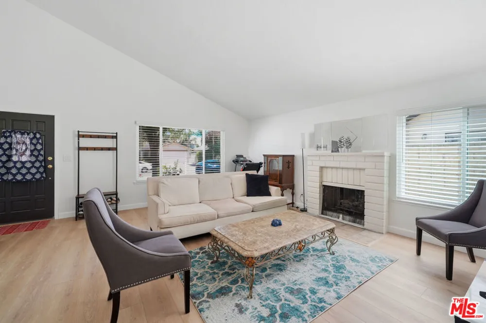 25347 Via Oriol Santa Clarita, CA 91355