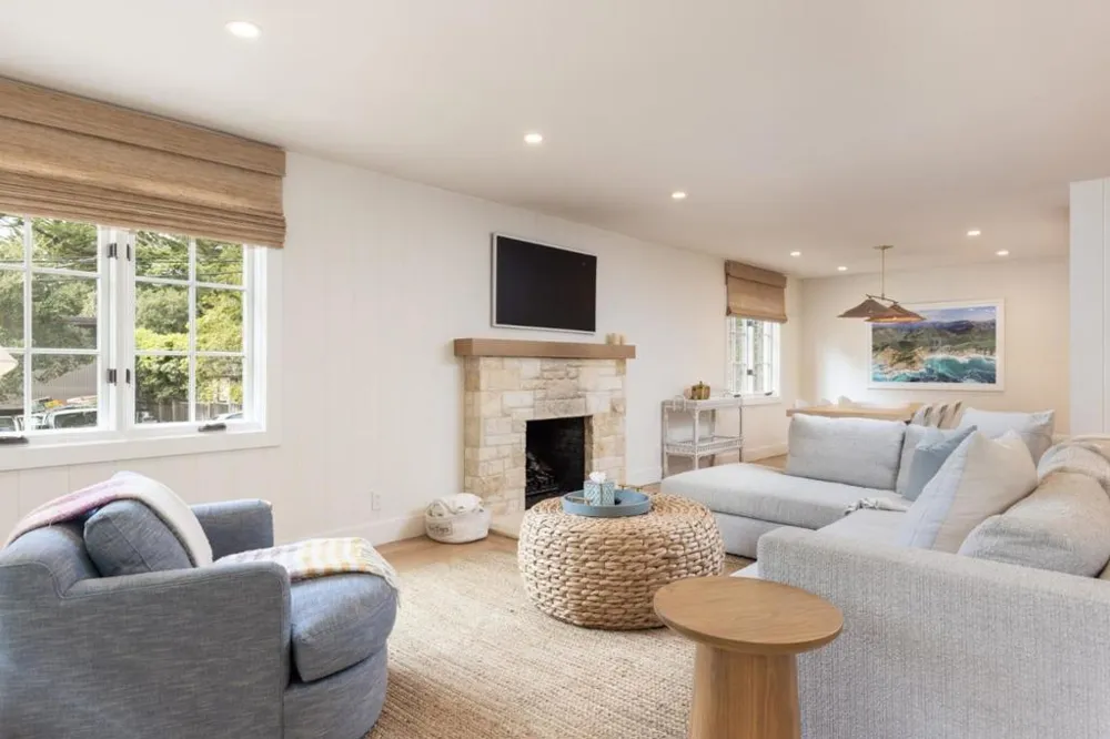 24571 Portola Avenue Carmel, CA 93923
