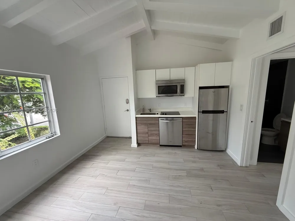 1450 Meridian Ave #202 Miami Beach, FL 33139