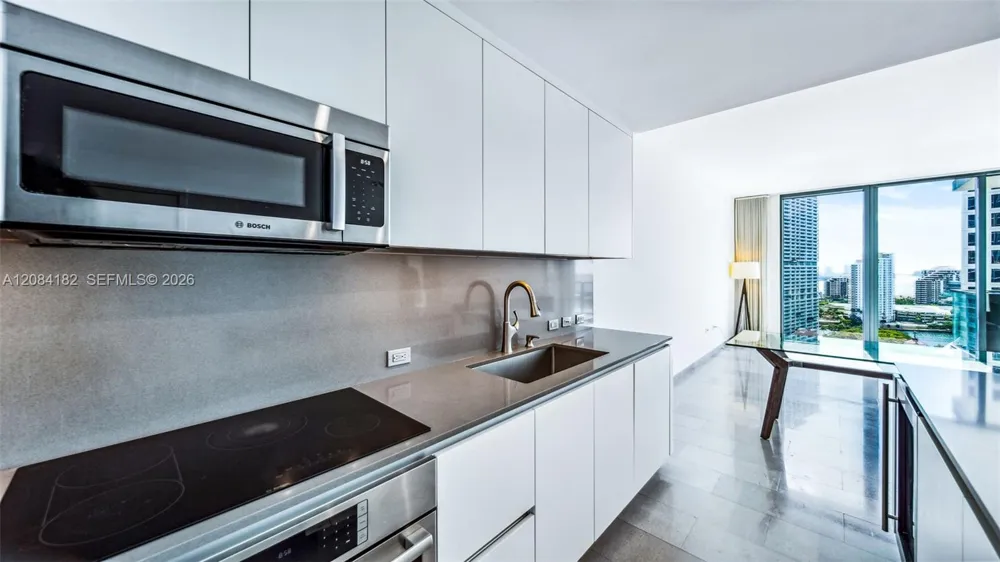 68 SE 6th St #1605 Miami, FL 33131