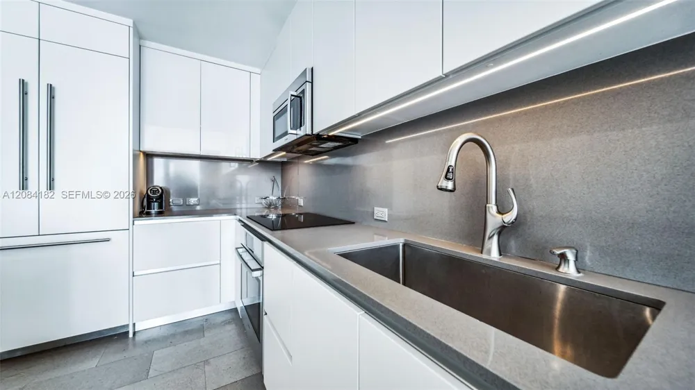 68 SE 6th St #1605 Miami, FL 33131