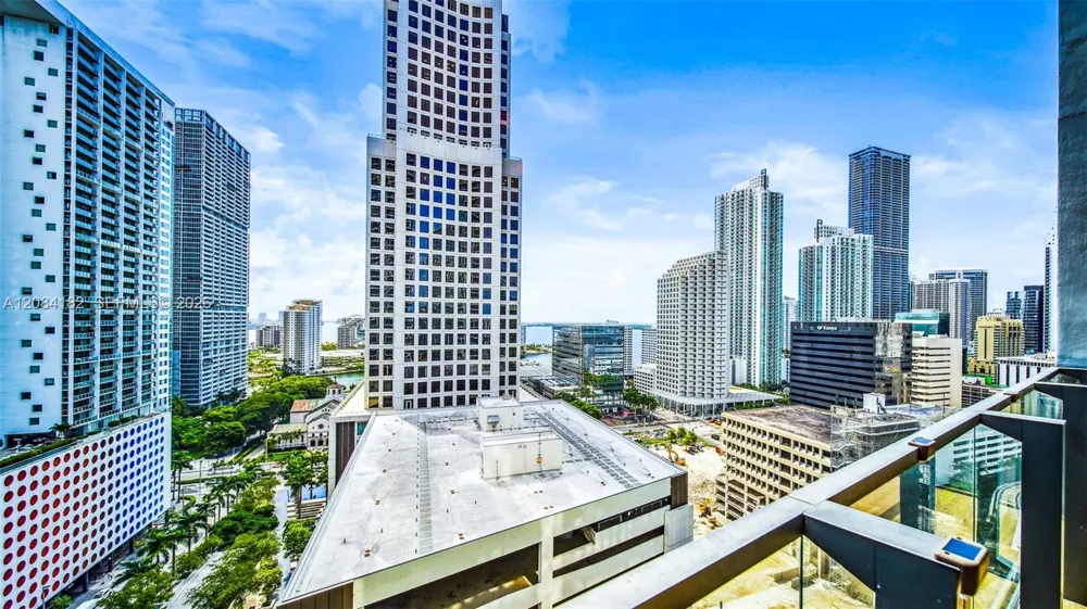 68 SE 6th St #1605 Miami, FL 33131