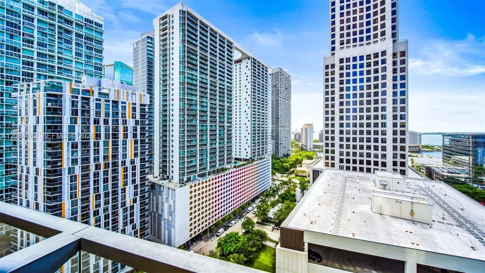68 SE 6th St #1605 Miami, FL 33131