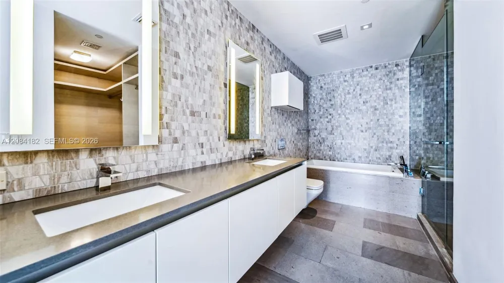 68 SE 6th St #1605 Miami, FL 33131