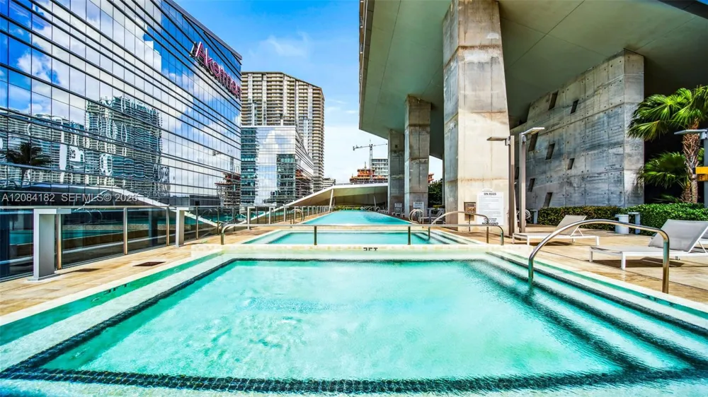 68 SE 6th St #1605 Miami, FL 33131