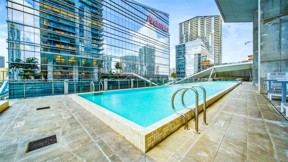 68 SE 6th St #1605 Miami, FL 33131
