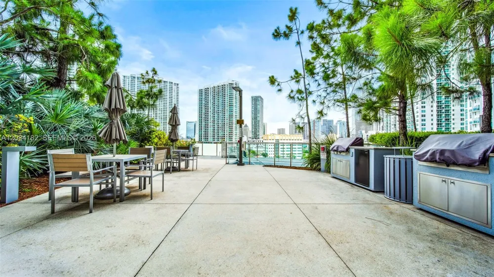 68 SE 6th St #1605 Miami, FL 33131