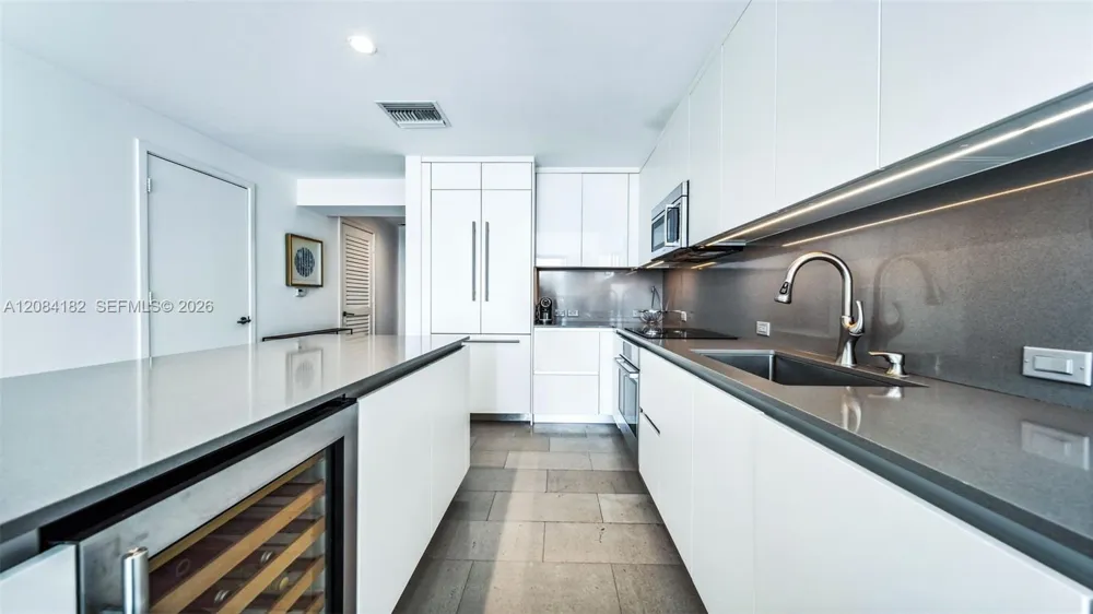 68 SE 6th St #1605 Miami, FL 33131
