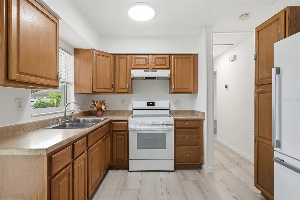 2218 WHITNEY PLACE Valrico, FL 33594