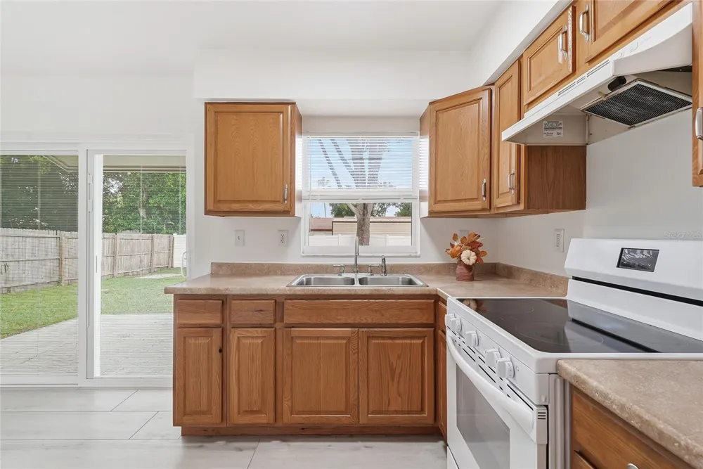 2218 WHITNEY PLACE Valrico, FL 33594