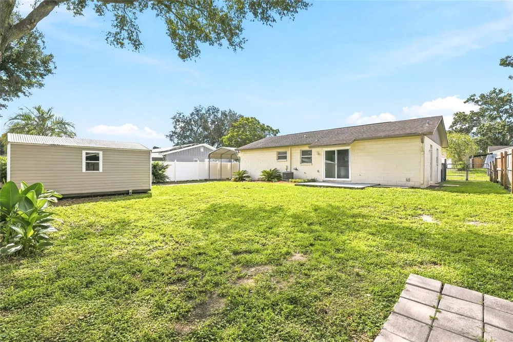 2218 WHITNEY PLACE Valrico, FL 33594