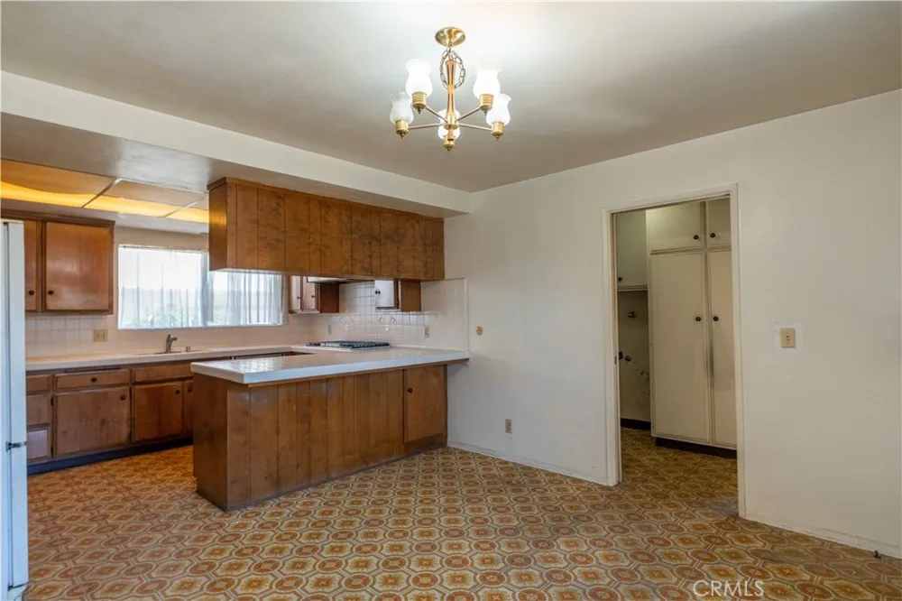 16023 S Manhattan Place Gardena, CA 90247