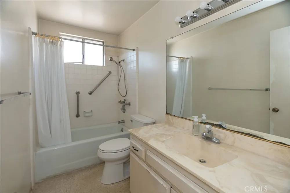 16023 S Manhattan Place Gardena, CA 90247