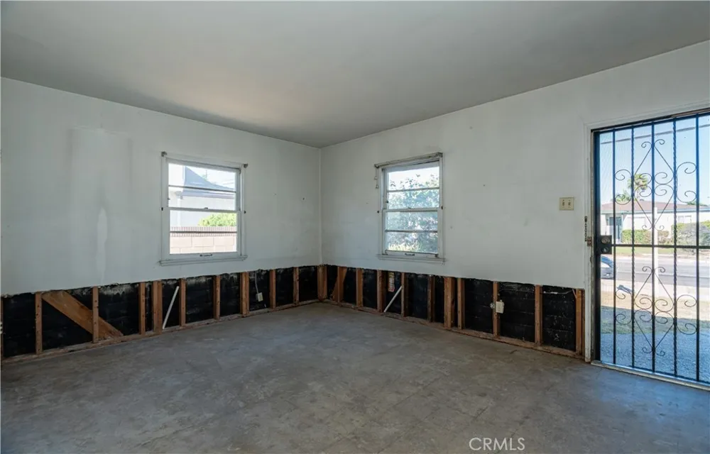 16023 S Manhattan Place Gardena, CA 90247