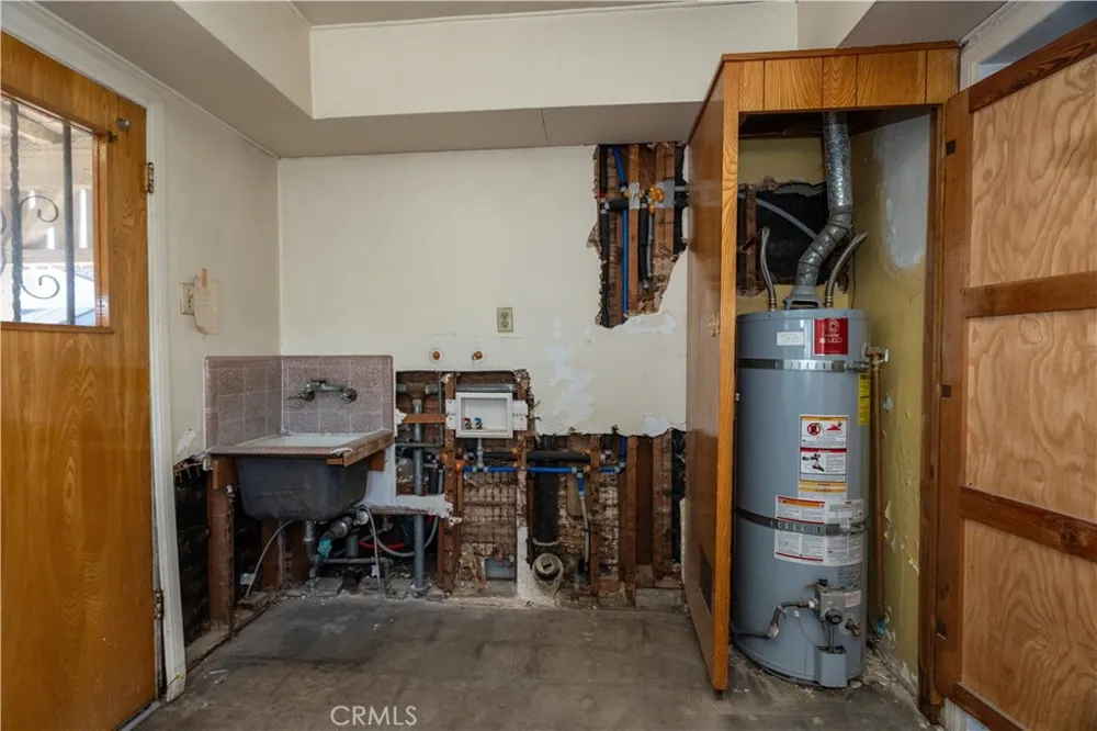 16023 S Manhattan Place Gardena, CA 90247
