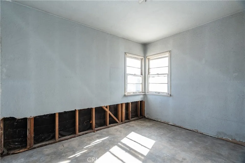 16023 S Manhattan Place Gardena, CA 90247