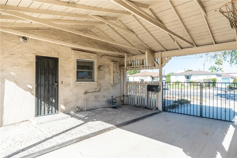 16023 S Manhattan Place Gardena, CA 90247